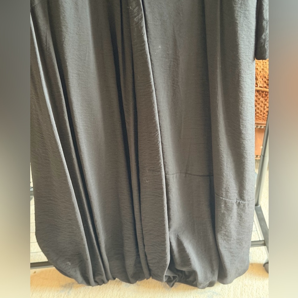 Zara Elegant Black Garment - Picture 2 of 4